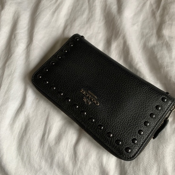 EUC Coach Studded Black Leather Wallet w/ Coin Pocket - Picture 1 of 7
